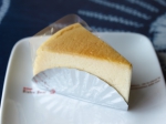 　　　　【チーズスフレ】　　　 北海道産クリームチーズを使用して、ふんわり、しっとり焼き上げたチーズケーキ